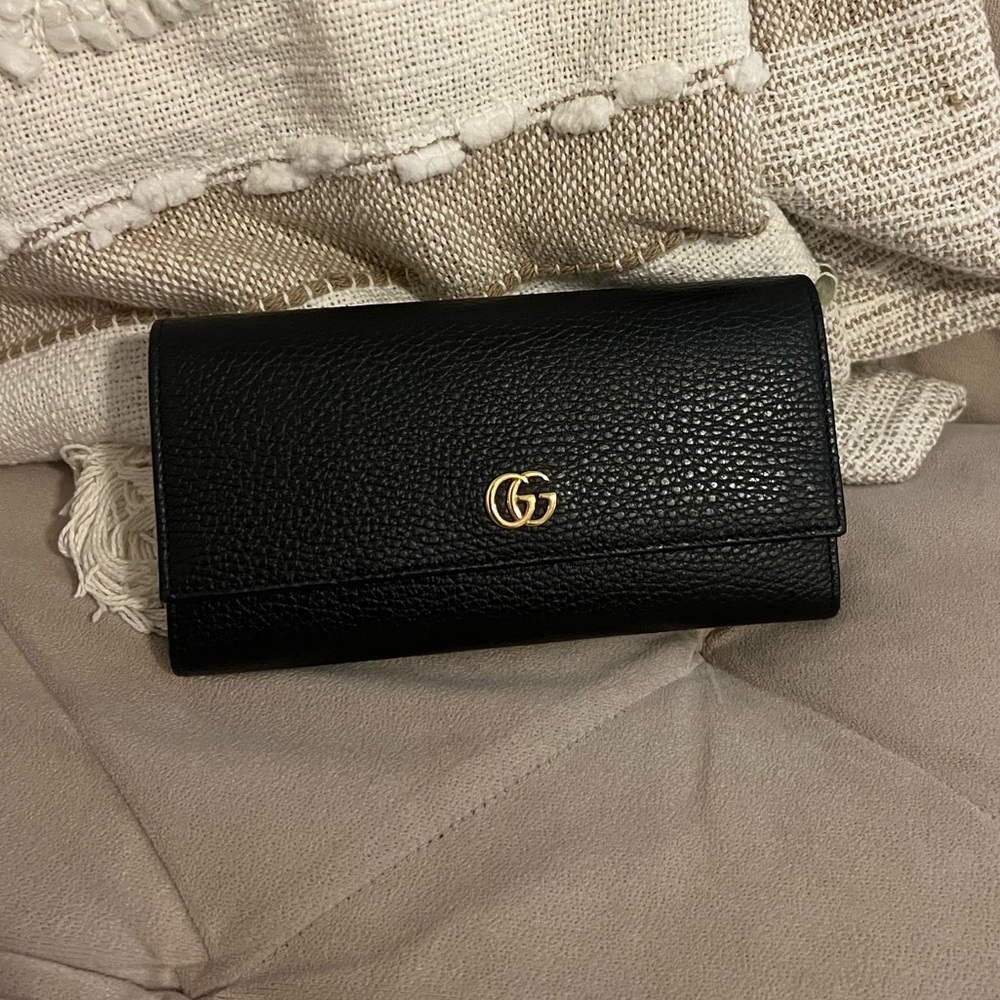 Gucci wallet!!